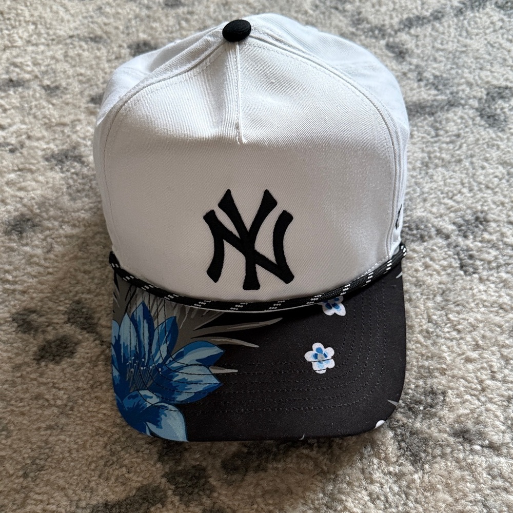 47 Men’s Floral NY Yankees  Baseball Cap - White and Black